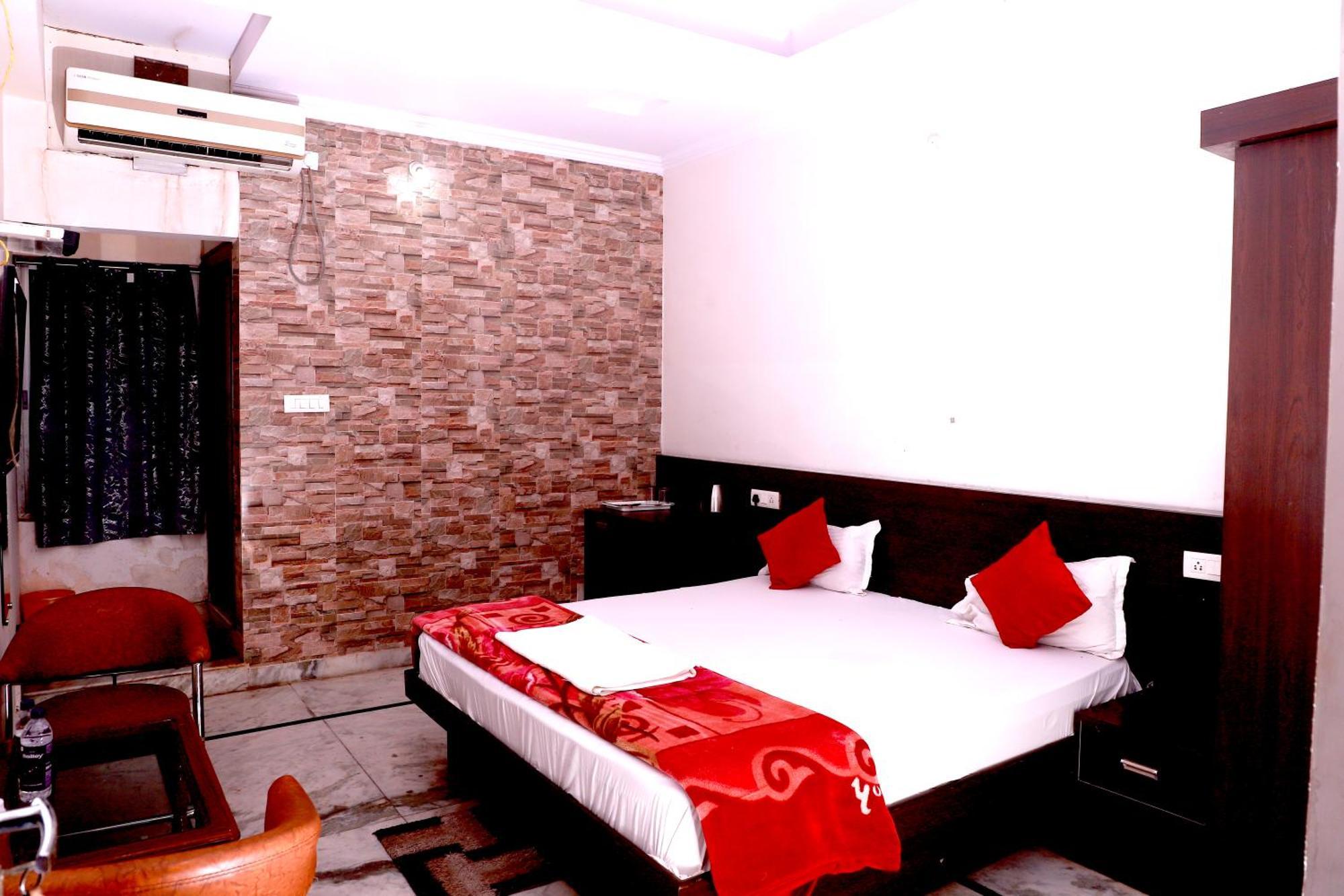 Hotel River View Khagaria Buitenkant foto