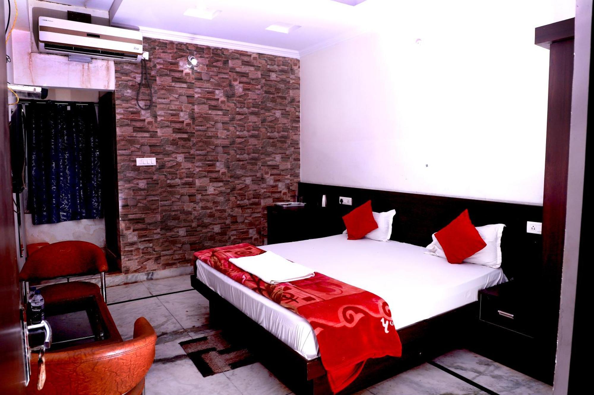 Hotel River View Khagaria Buitenkant foto